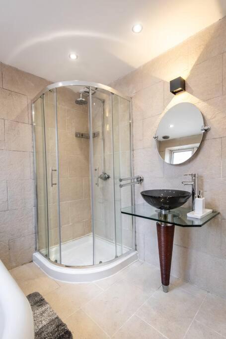 Windsor House 3 Bedrooms Sleeps 8 Manchester Esterno foto