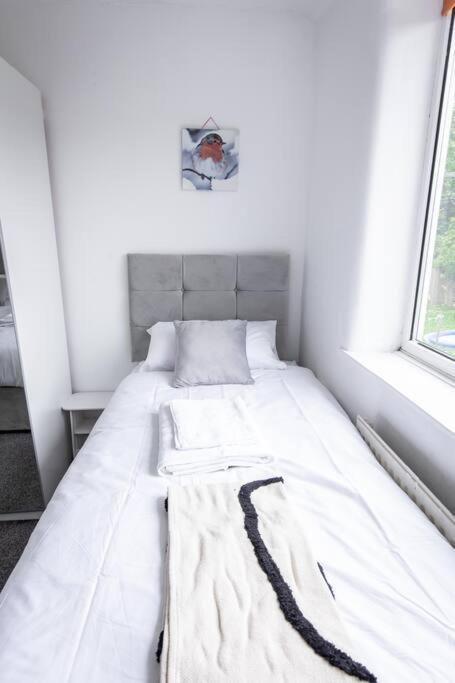 Windsor House 3 Bedrooms Sleeps 8 Manchester Esterno foto