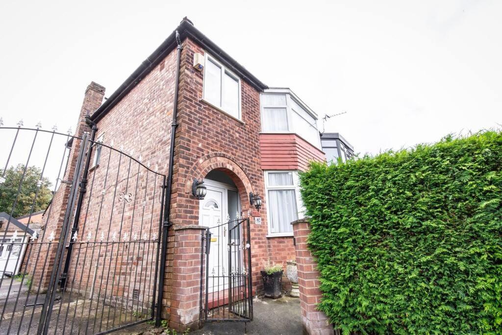 Windsor House 3 Bedrooms Sleeps 8 Manchester Esterno foto